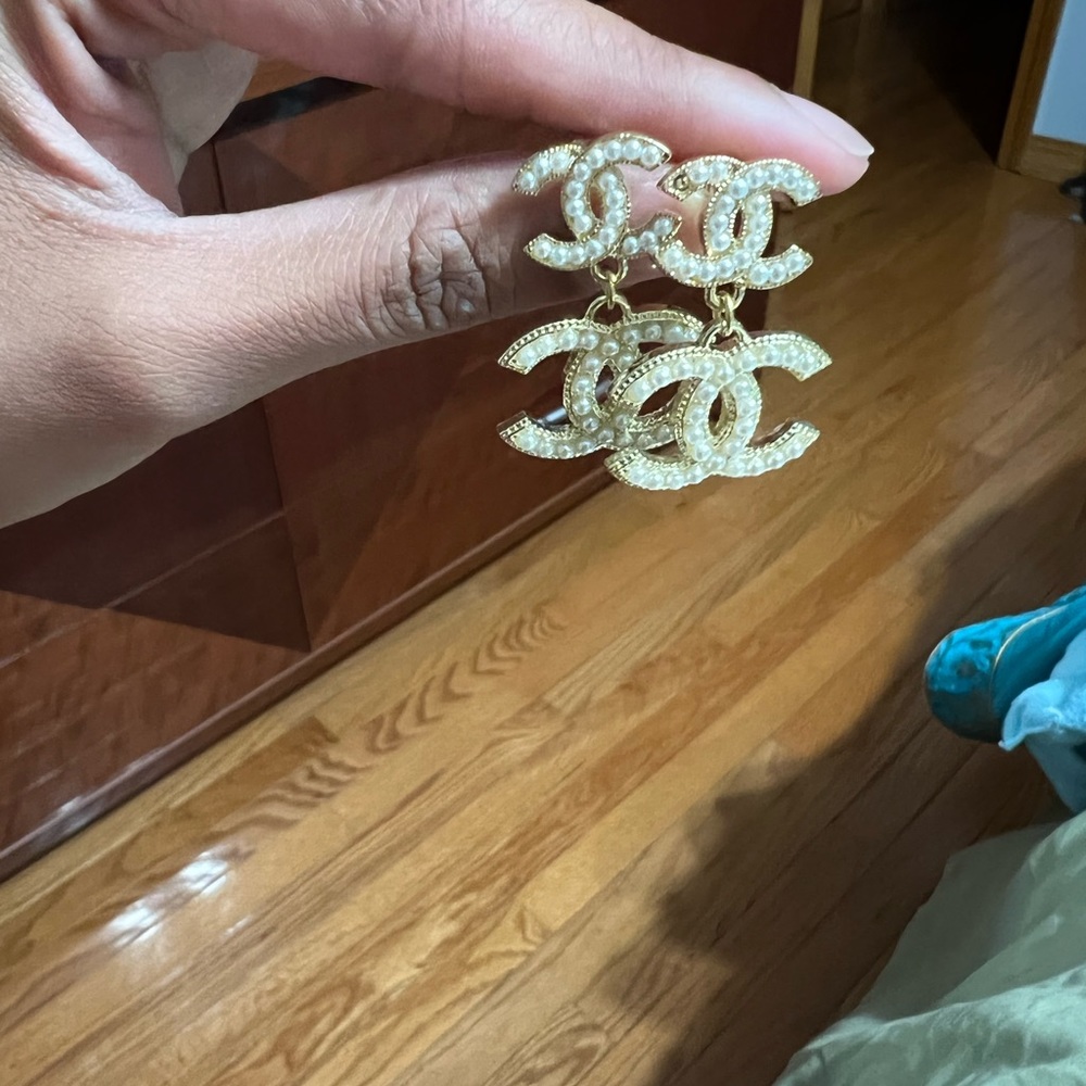 Channel earrings